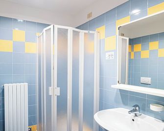 Phi Hotel Homy Druento - Druento - Bad