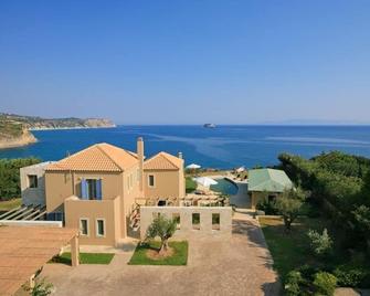 Monambeles Villas - Svoronata - Budynek