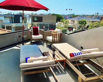 Naples Luxury Retreat - 3 BDR Stay for 6 w Rooftop Patio - Long Beach - Balcone