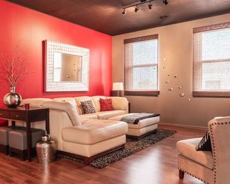The Cambridge 2BR apartment in historic downtown - Fairbury - Sala de estar