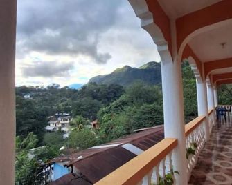 La Estancia - Lanquín - Balcón
