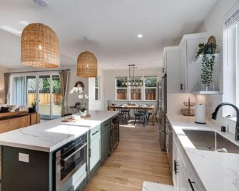 Brand New Pool Luxury 4 Bd, 7 Min To Healdsburg! - Windsor - Kitchen