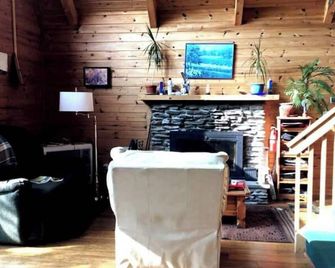Charming 2-Bedroom Cabin With Hot Tub, Wifi, And All Amenities! - Fleischmanns - Recepción