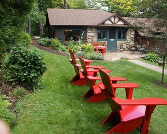 Lake Placid Adk Garden Cottage at the Whiteface Club Resort - Lake Placid - Patio