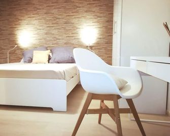 Due Rioni - Adelfia - Schlafzimmer