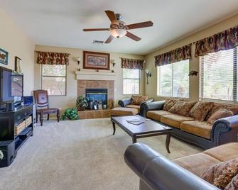 Spacious Maricopa Home Rental With Pool - Maricopa - Sala de estar