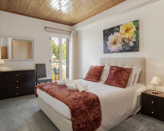 OurMadeira - Taberna Apartments, old town - Funchal - Makuuhuone