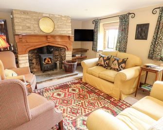 Rood Cottage - Burford - Living room