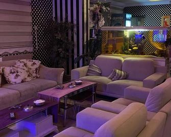 ديميت بارك هوتل - فان - ردهة