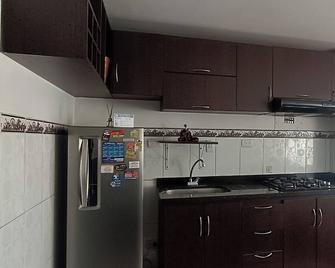 Beautiful Apartment Completely And Fully Furnished - Bogotá - Kitchen