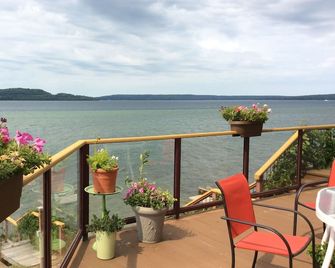Pictured Rocks Bed And Breakfast - Munising - Balcony