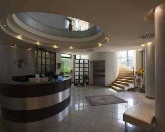 Hotel Le Ginestre - Roccacasale - Recepción