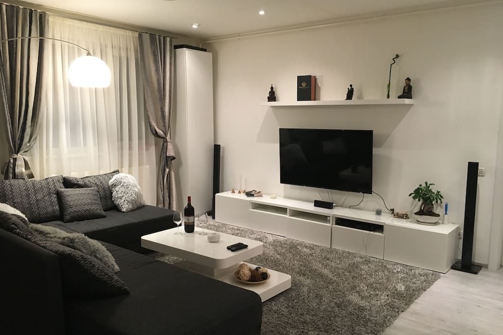 Barbeque And Terrace In North Area Of Bucharest. - בוקרשט - סלון