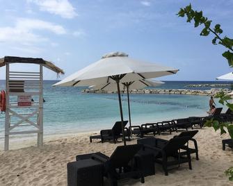 Anna's Joye Seawind - Freeport, Montego Bay - Montego Bay - Beach