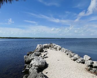 Beautiful & Spacious Home with Dock Key Largo - Key Largo - Strand