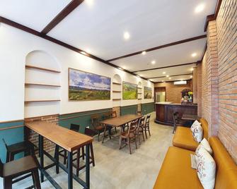 木造公寓飯店 - 河內