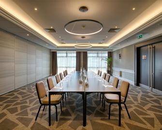 DoubleTree by Hilton London Ealing - London - Meeting room
