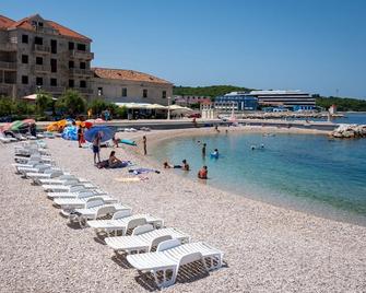 Apartments Kaja - Postira - Beach