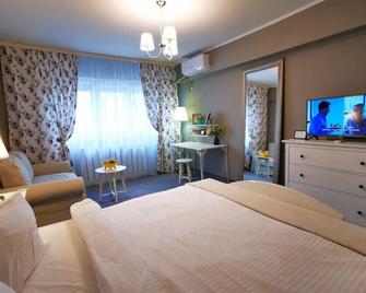 Bright Deco Flat Near Metro Mall Shopping Centre & Amenities - Bucharest - Bedroom