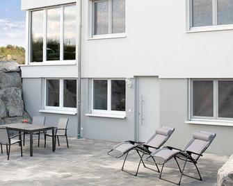 Apartment, 49 sqm, 2 bedrooms, terrace, max. 5 people - Niedereschach - Patio