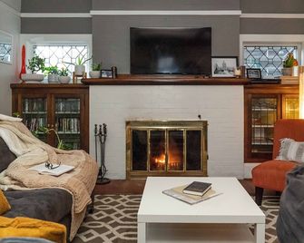 Playful House Named Casa Roja! - Norwich - Sala de estar