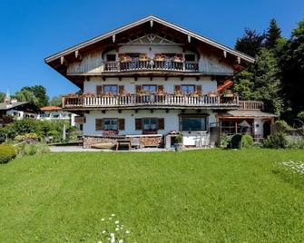 Ferienwohnung Landhaus Staudacher - Tegernsee - Building