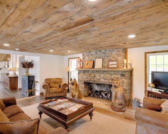 Ultimate Crooked Lake Getaway Swim, Kayak and Relax - Averill Park - Sala de estar