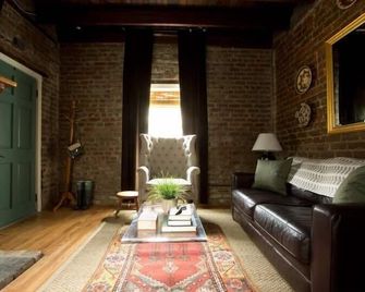 Sycamore Carriage House by Lucky Savannah - Savannah - Sala de estar