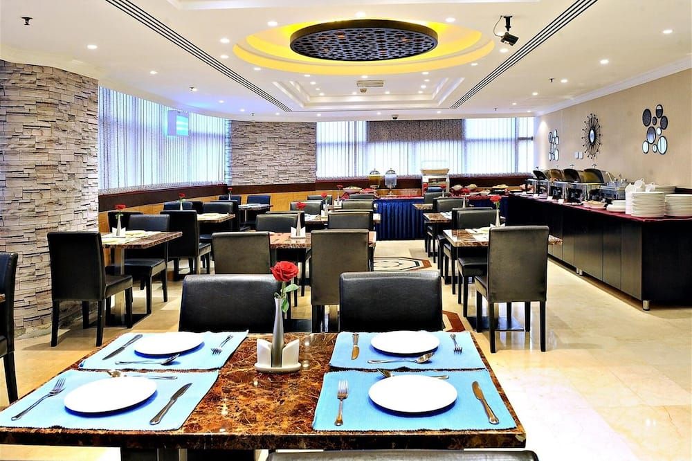 سيجنتشر إن ديرة - بمكان مجاني لصف السيارات