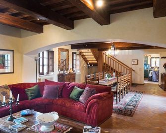 Villa Petroia - Six Bedroom Villa, Sleeps 12 - Umbertide - Soggiorno
