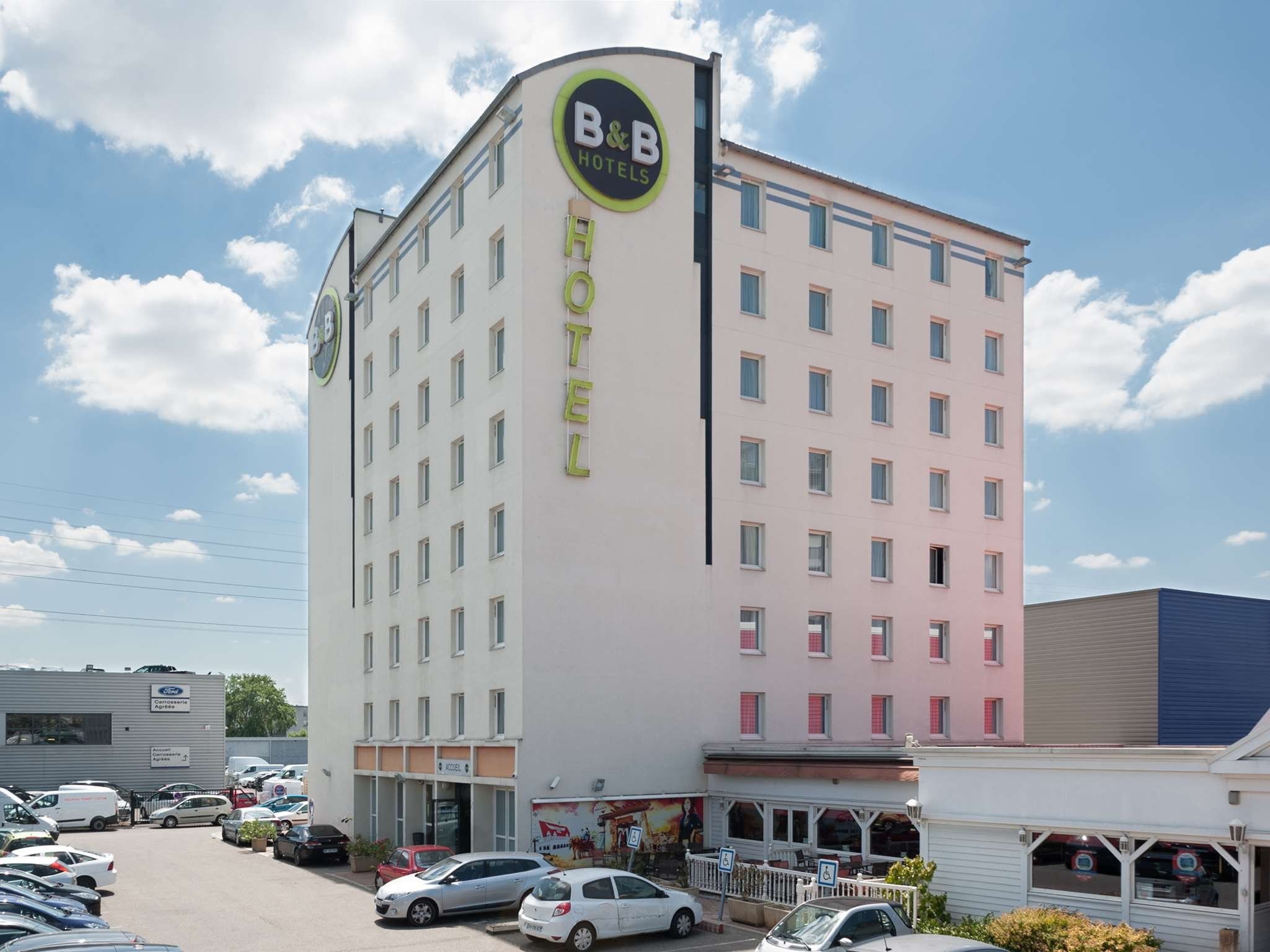 B&B HOTEL Lyon Vénissieux - Vénissieux - Gebäude