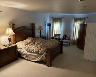Spacious single family home! - Leesburg - Bedroom
