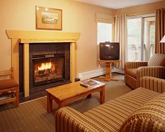 1 week (August 3 -10) in Banff National Park. 2 bedrms, 2 full baths 499/night - Бенф - Вітальня