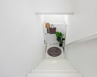 Downtown Douglas Coach House - Douglas - Stairs