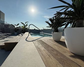 Alenti Sitges Hotel - Sitges - Piscina