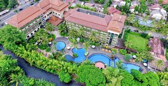 The Jayakarta Yogyakarta Hotel & Spa - Yogyakarta - Bể bơi