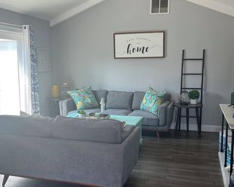 Your perfect getaway - Middletown - Living room