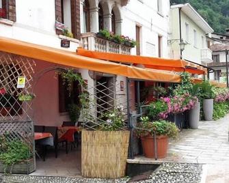 Ristorante Pizzeria al Mondo - Valstagna - Patio