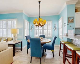 Tropical oasis near all the action with central AC & balcony - Duck Key