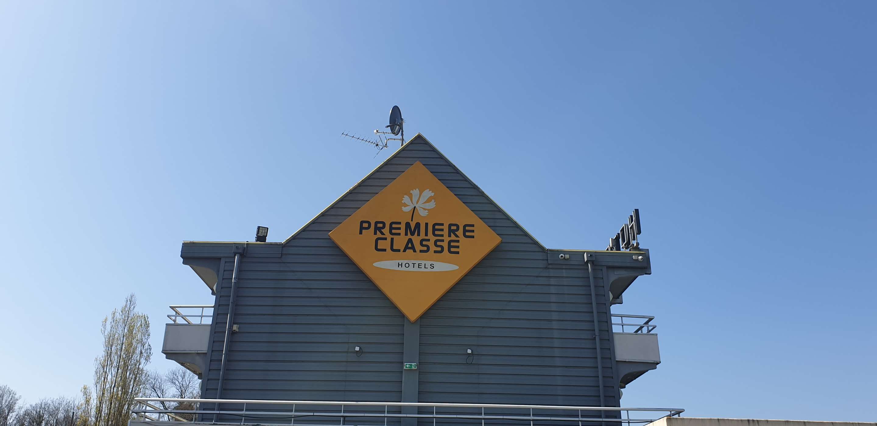 بريمير كلاس بيسانكون - إيكول فالينتاين