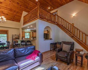 Cabin Cove - Banner Elk - Living room