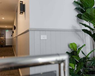 Bay of Fires Holiday Suites ~ Suite 5 - St Helens - Flur