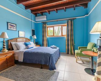 Villa Amarc: Family Fun, Kite Surf, Balcony View minutes to Rodgers/Baby Beach! - Sint Nicolaas - Bedroom