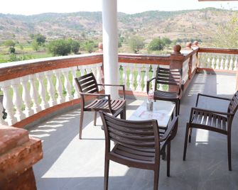 Hotel Rajmahal Palace Bhimashankar - Junnar - Balcony