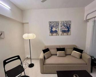 La Valentine 1 Bhk Apartment - Mumbai - Sala