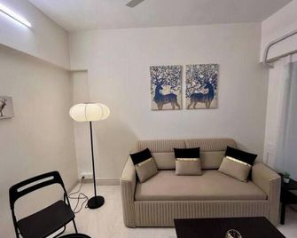 La Valentine 1 Bhk Apartment - מומבאי - סלון