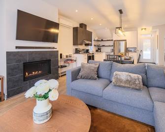 Chalet Listra peace & spa - 16 min to Tremblant - La Conception - Living room