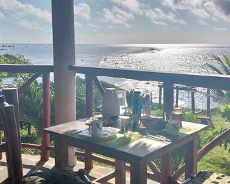 Room in Villa - Eagle Suite 38m2 in Villa 560 m2, Indian Ocean View - Shimoni - Balcón