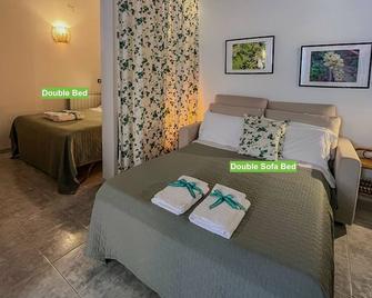 Picabon Apartment with AC and Balcony - Monterosso al Mare - Bedroom