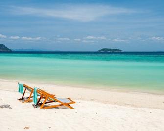 Phi Phi Inn - Ko Phi Phi - Platja